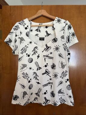RockSteady Size 1X White Short-Sleeve Geometric Neck Tee with Black Space Print